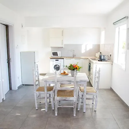 Tikay Apts * איה נאפה